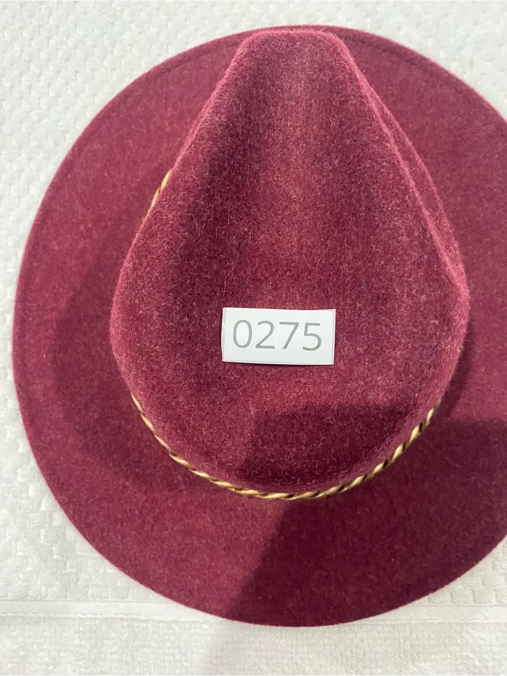 Cherokee Burgundy Felt Fedora with Gold Chain Trimu